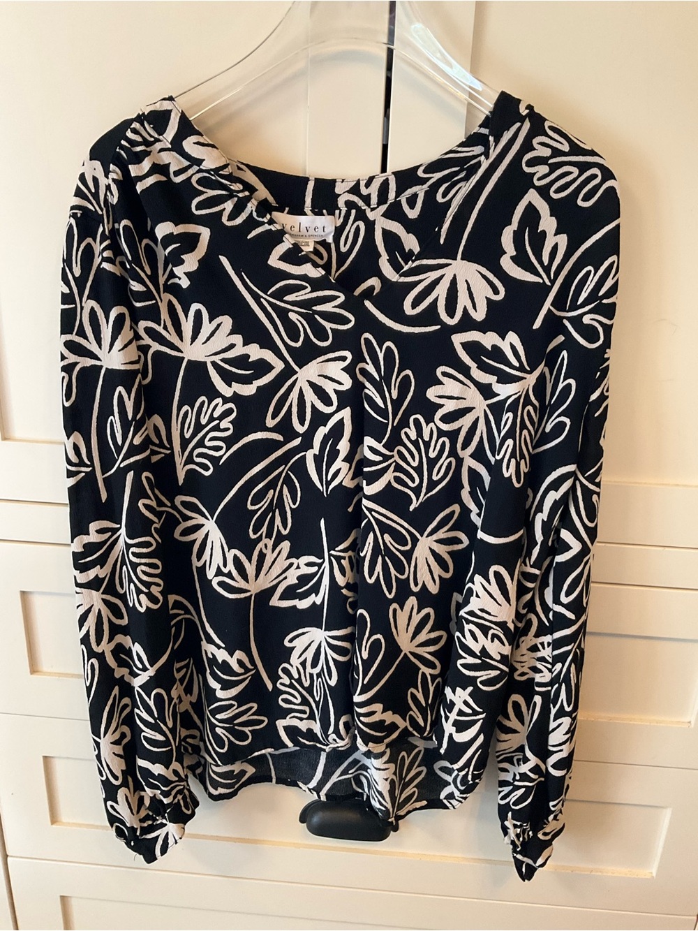 Velvet by Graham & Spencer Black & Cream Floral-Print Long Sleeve Top